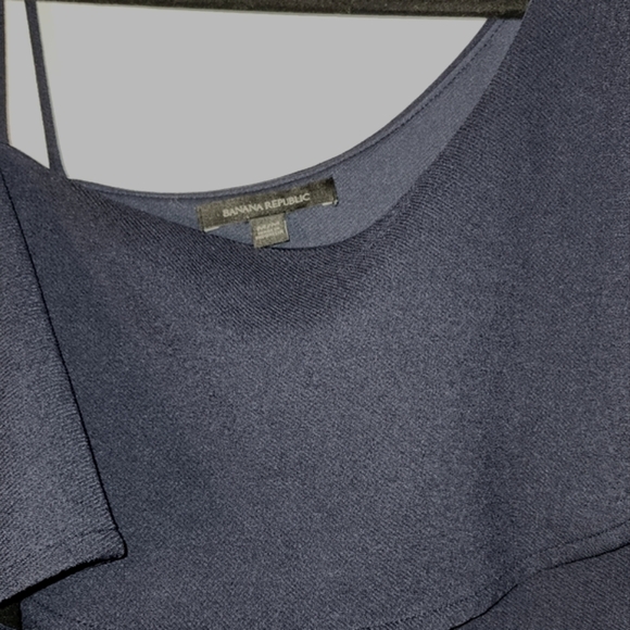 Banana Republic navy blue ruffle top in size medium - Picture 8 of 9